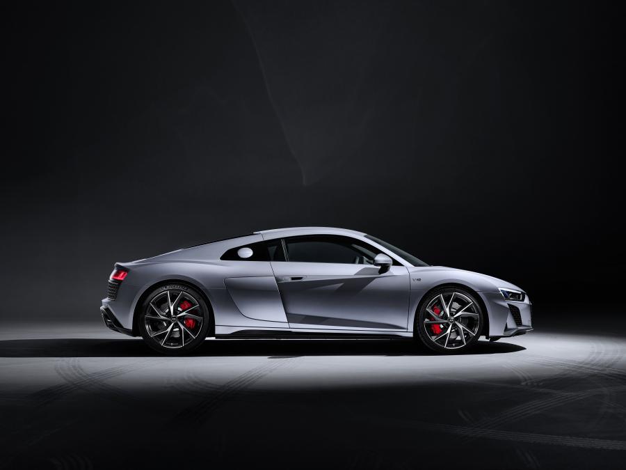  Audi R8 V10 RWD Coupe 2019 года  (WW) (фото 23 из 34)